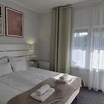 Lugas Miskolctapolca 2 Hálószoba Dézsa és Jakuzzi Közel A Barlangfürdőhöz