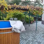 Appartement Lugas Miskolctapolca 2 Hálószoba Dézsa és Jakuzzi Közel A Barlangfürdőhöz *
