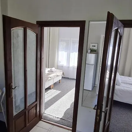 Lugas Miskolctapolca 2 Haloszoba Dezsa Es Jakuzzi Koezel A Barlangfuerdohoez Apartman Miskolc