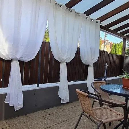 Apartment Lugas Miskolctapolca 2 Haloszoba Dezsa Es Jakuzzi Koezel A Barlangfuerdohoez *