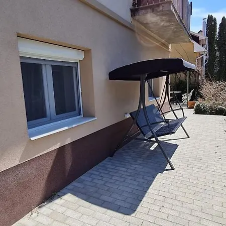 Lugas Miskolctapolca 2 Haloszoba Dezsa Es Jakuzzi Koezel A Barlangfuerdohoez *