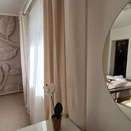 Lugas Miskolctapolca 2 Haloszoba Dezsa Es Jakuzzi Koezel A Barlangfuerdohoez * Miskolc