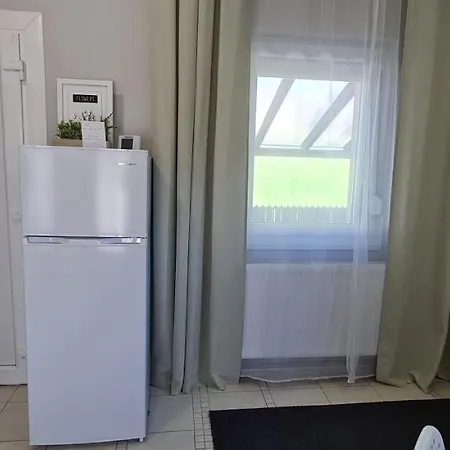 Apartment Lugas Miskolctapolca 2 Haloszoba Dezsa Es Jakuzzi Koezel A Barlangfuerdohoez *