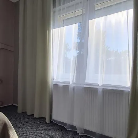 Lugas Miskolctapolca 2 Haloszoba Dezsa Es Jakuzzi Koezel A Barlangfuerdohoez * Miskolc