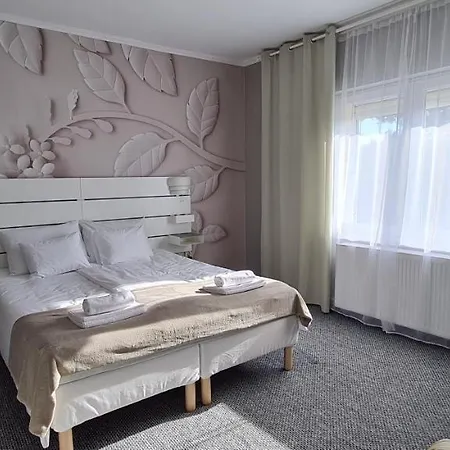 Apartment Lugas Miskolctapolca 2 Haloszoba Dezsa Es Jakuzzi Koezel A Barlangfuerdohoez