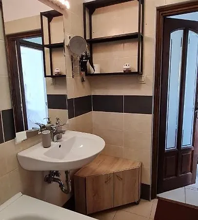 Apartment Lugas Miskolctapolca 2 Haloszoba Dezsa Es Jakuzzi Koezel A Barlangfuerdohoez