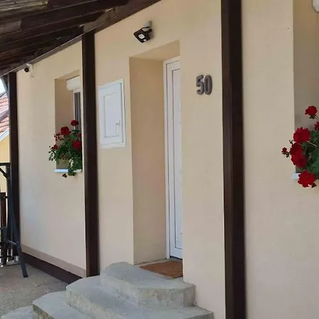 Lugas Miskolctapolca 2 Haloszoba Dezsa Es Jakuzzi Koezel A Barlangfuerdohoez Apartment *