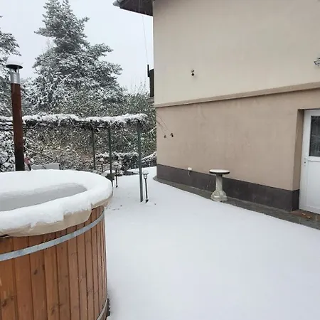 Lugas Miskolctapolca 2 Haloszoba 50m2 Dezsa Es Jakuzzi Koezel A Barlangfuerdohoez