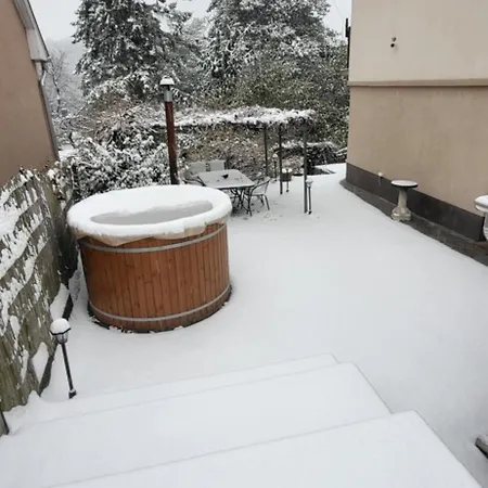 Lugas Miskolctapolca 2 Haloszoba 50m2 Dezsa Es Jakuzzi Koezel A Barlangfuerdohoez
