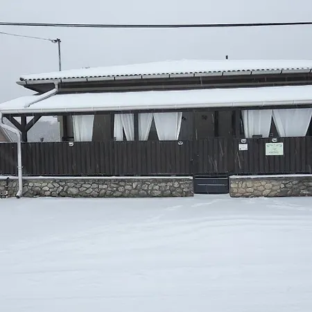 Lugas Miskolctapolca 2 Haloszoba Dezsa Es Jakuzzi Koezel A Barlangfuerdohoez Apartman Miskolc