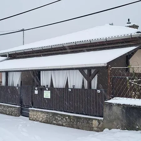 Lugas Miskolctapolca 2 Haloszoba Dezsa Es Jakuzzi Koezel A Barlangfuerdohoez