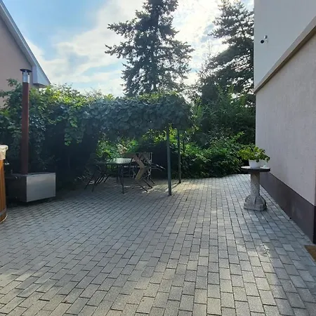 Apartment Lugas Miskolctapolca 2 Haloszoba Dezsa Es Jakuzzi Koezel A Barlangfuerdohoez *