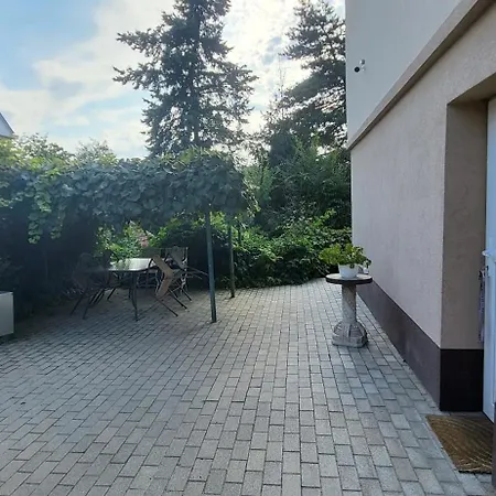 Lugas Miskolctapolca 2 Haloszoba Dezsa Es Jakuzzi Koezel A Barlangfuerdohoez