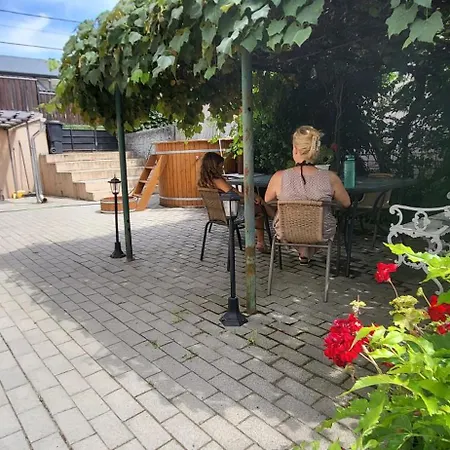 Lugas Miskolctapolca 2 Haloszoba Dezsa Es Jakuzzi Koezel A Barlangfuerdohoez *