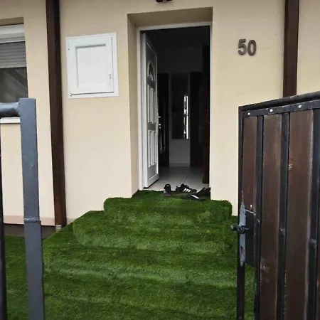 Apartment Lugas Miskolctapolca 2 Haloszoba Dezsa Es Jakuzzi Koezel A Barlangfuerdohoez