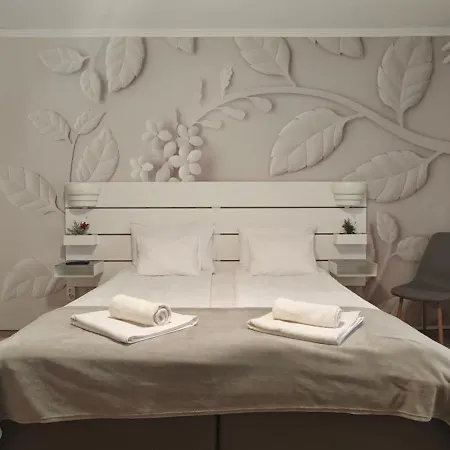 Lugas Miskolctapolca 2 Haloszoba 50m2 Dezsa Es Jakuzzi Koezel A Barlangfuerdohoez * Мишкольц