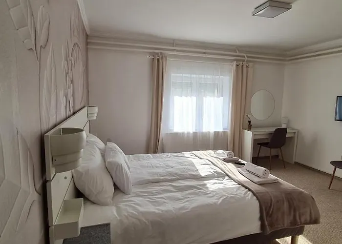 Lugas Miskolctapolca 2 Haloszoba 50m2 Dezsa Es Jakuzzi Koezel A Barlangfuerdohoez Apartment