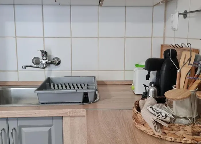 Lugas Miskolctapolca 2 Haloszoba 50m2 Dezsa Es Jakuzzi Koezel A Barlangfuerdohoez * ميسكولك
