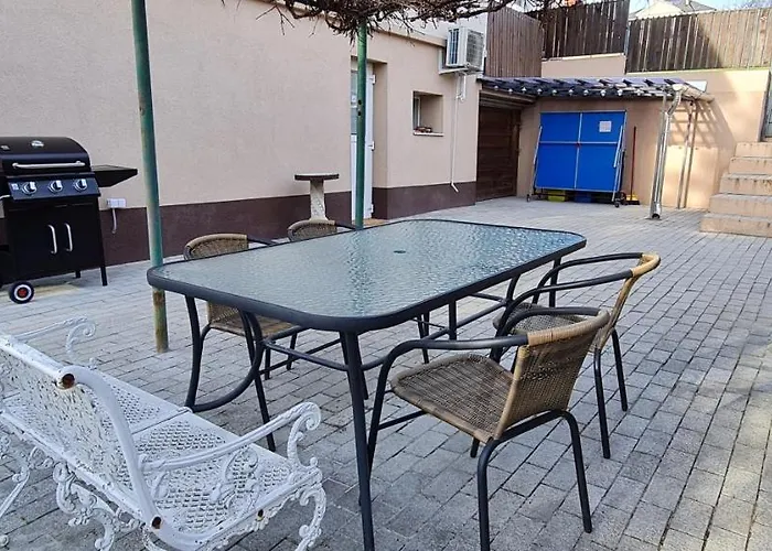 Lugas Miskolctapolca 2 Haloszoba 50m2 Dezsa Es Jakuzzi Koezel A Barlangfuerdohoez