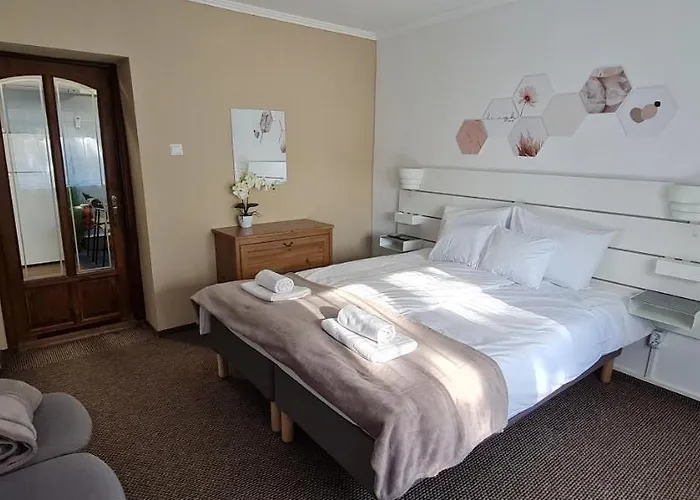 Апартаменты Lugas Miskolctapolca 2 Haloszoba 50m2 Dezsa Es Jakuzzi Koezel A Barlangfuerdohoez *