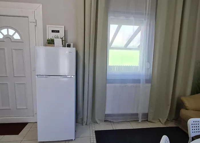 Апартаменты Lugas Miskolctapolca 2 Haloszoba 50m2 Dezsa Es Jakuzzi Koezel A Barlangfuerdohoez *