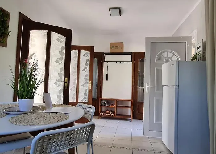 Lugas Miskolctapolca 2 Haloszoba 50m2 Dezsa Es Jakuzzi Koezel A Barlangfuerdohoez Апартаменты *