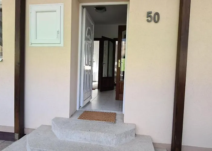 شقة Lugas Miskolctapolca 2 Haloszoba 50m2 Dezsa Es Jakuzzi Koezel A Barlangfuerdohoez ميسكولك