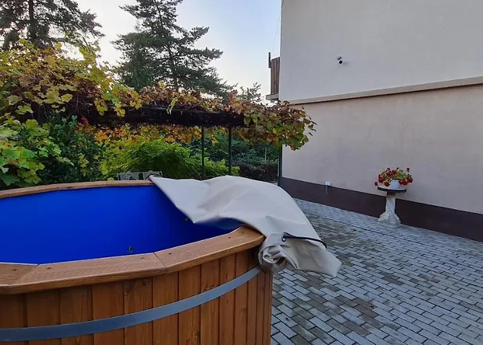 Апартаменты Lugas Miskolctapolca 2 Haloszoba 50m2 Dezsa Es Jakuzzi Koezel A Barlangfuerdohoez