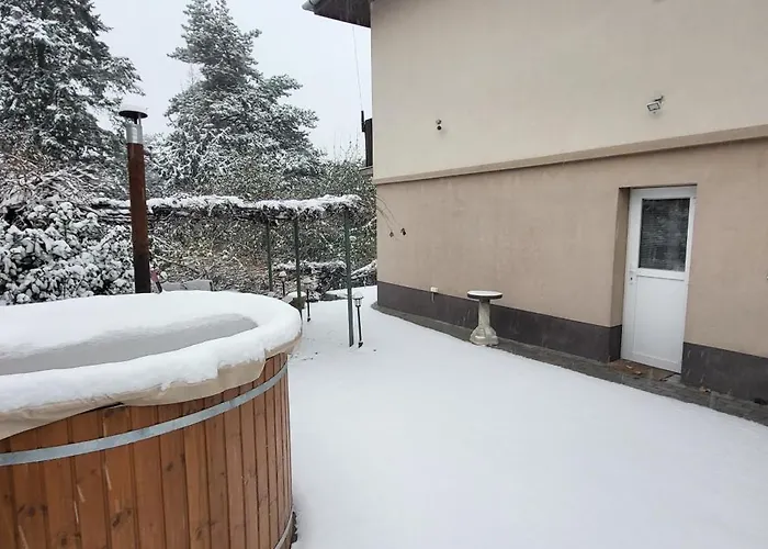 Lugas Miskolctapolca 2 Haloszoba 50m2 Dezsa Es Jakuzzi Koezel A Barlangfuerdohoez