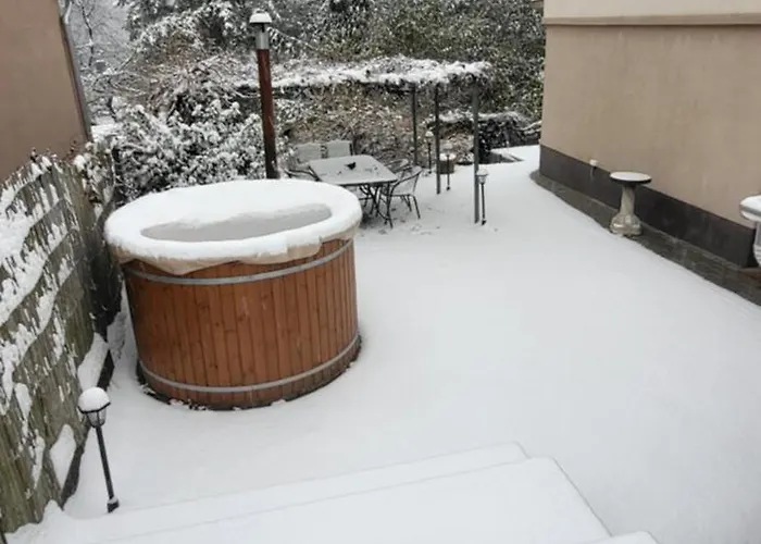 Lugas Miskolctapolca 2 Haloszoba 50m2 Dezsa Es Jakuzzi Koezel A Barlangfuerdohoez