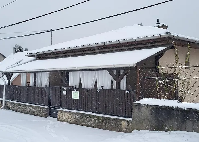 Lugas Miskolctapolca 2 Haloszoba 50m2 Dezsa Es Jakuzzi Koezel A Barlangfuerdohoez