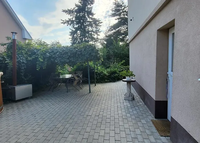 Lugas Miskolctapolca 2 Haloszoba 50m2 Dezsa Es Jakuzzi Koezel A Barlangfuerdohoez