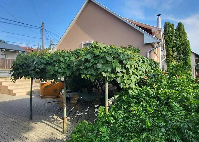 Lugas Miskolctapolca 2 Haloszoba 50m2 Dezsa Es Jakuzzi Koezel A Barlangfuerdohoez *