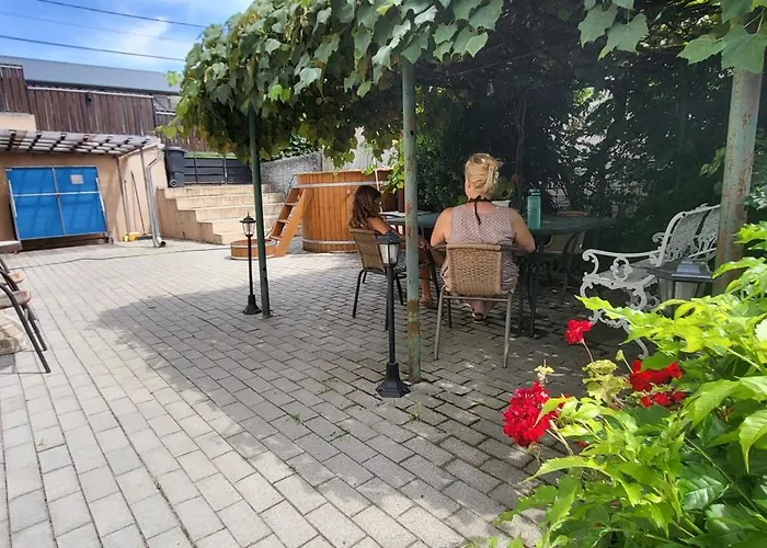 Lugas Miskolctapolca 2 Haloszoba 50m2 Dezsa Es Jakuzzi Koezel A Barlangfuerdohoez *