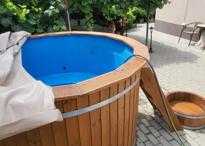 Lugas Miskolctapolca 2 Haloszoba 50m2 Dezsa Es Jakuzzi Koezel A Barlangfuerdohoez