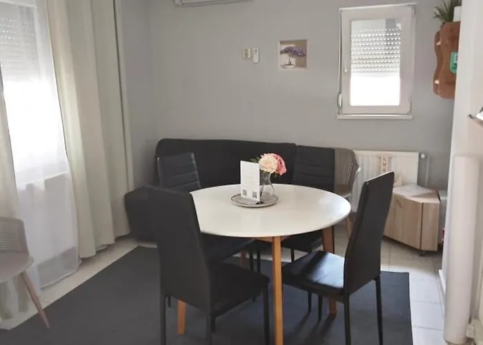 Lugas Miskolctapolca 2 Haloszoba 50m2 Dezsa Es Jakuzzi Koezel A Barlangfuerdohoez * Мишкольц